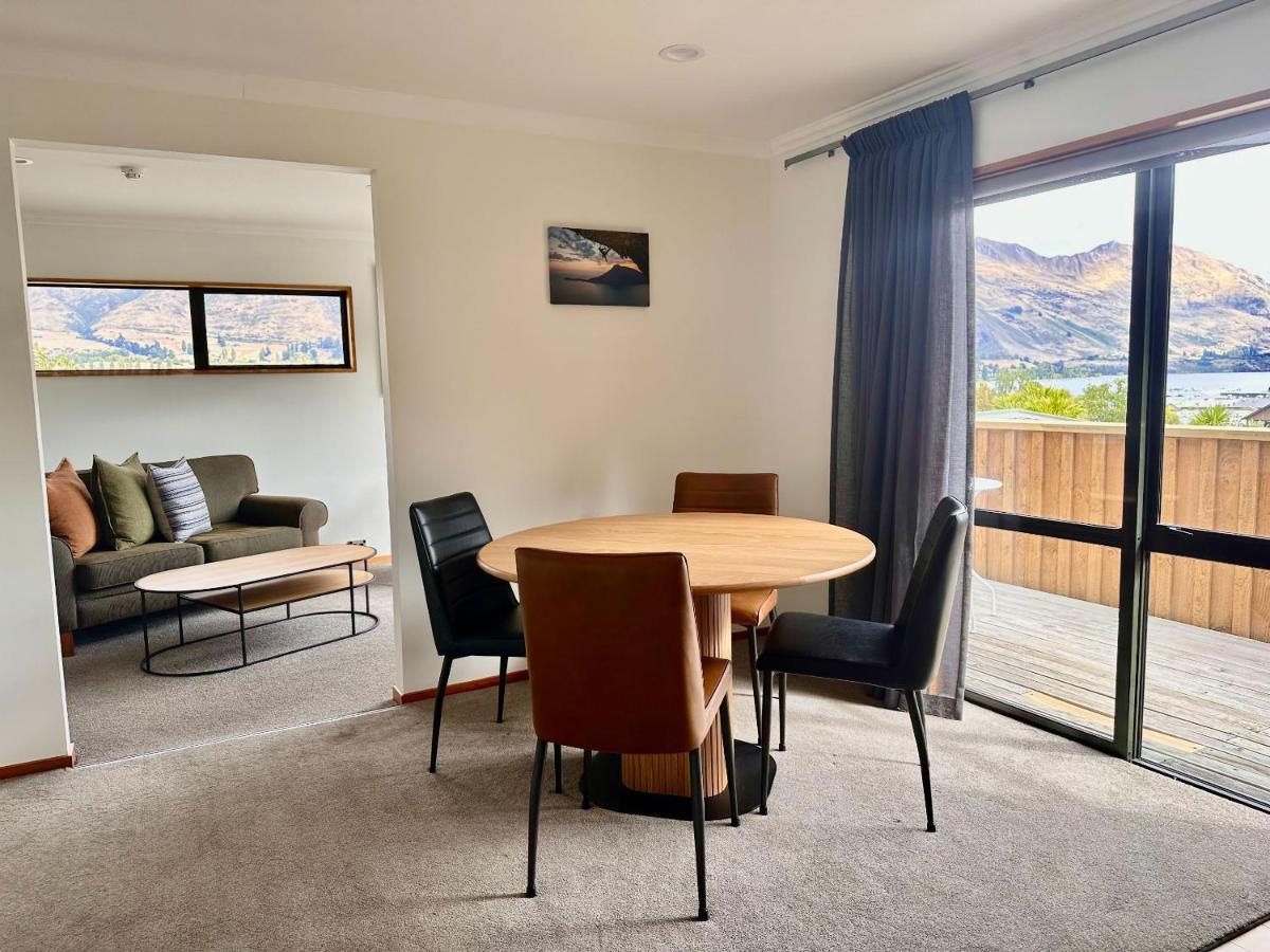 Apartment with Lake View