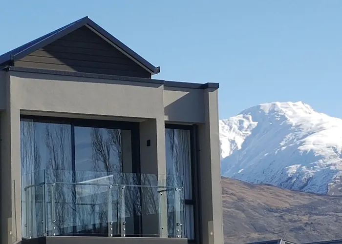 Central hotel: West Meadows Of Wanaka